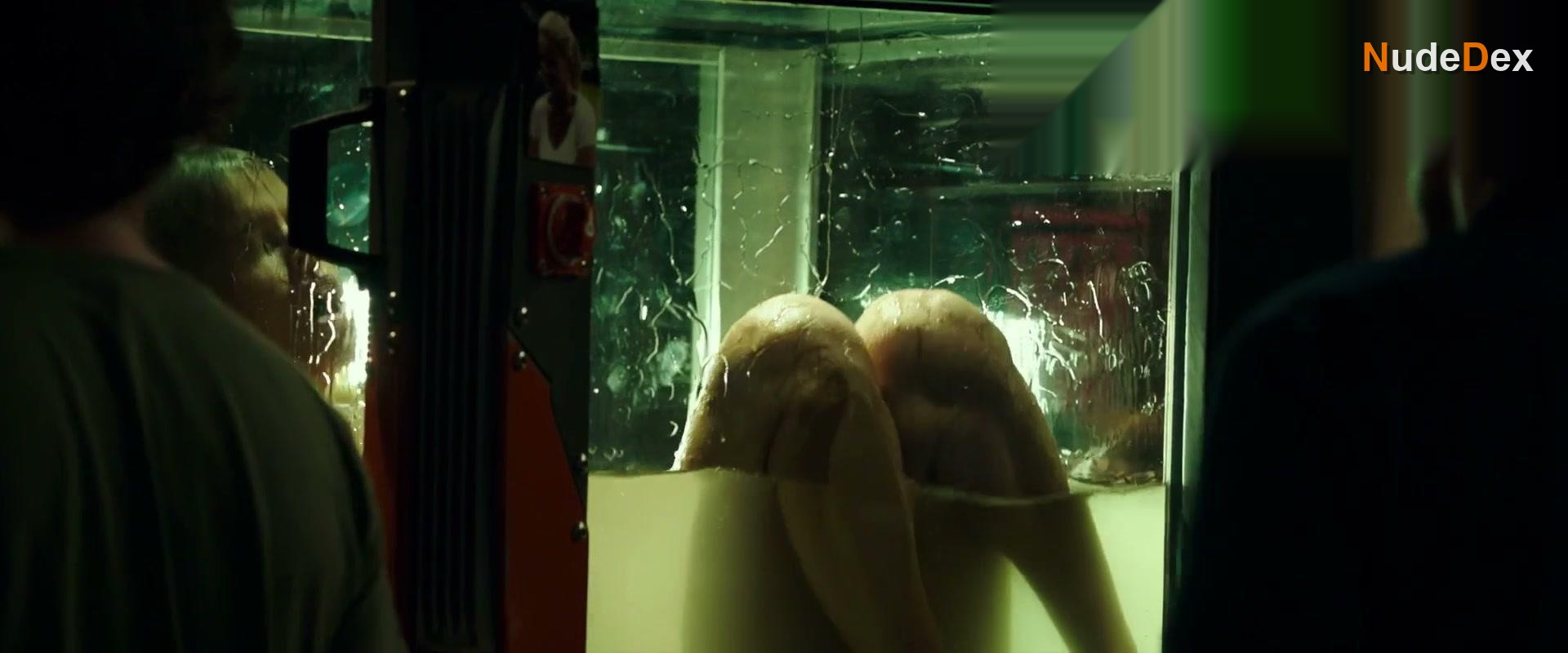 Alice Eve in Replicas, photo 34