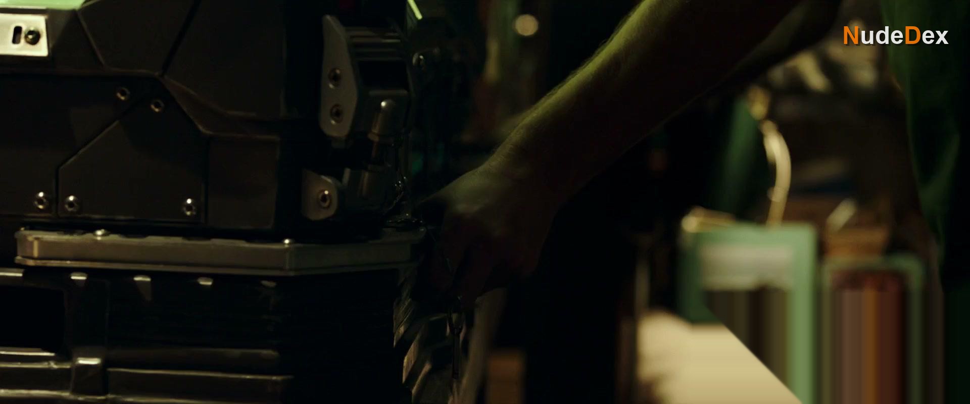 Alice Eve in Replicas, photo 37