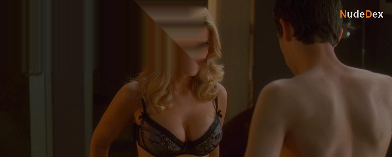 Alice Eve in She S Out Of My League, photo 6