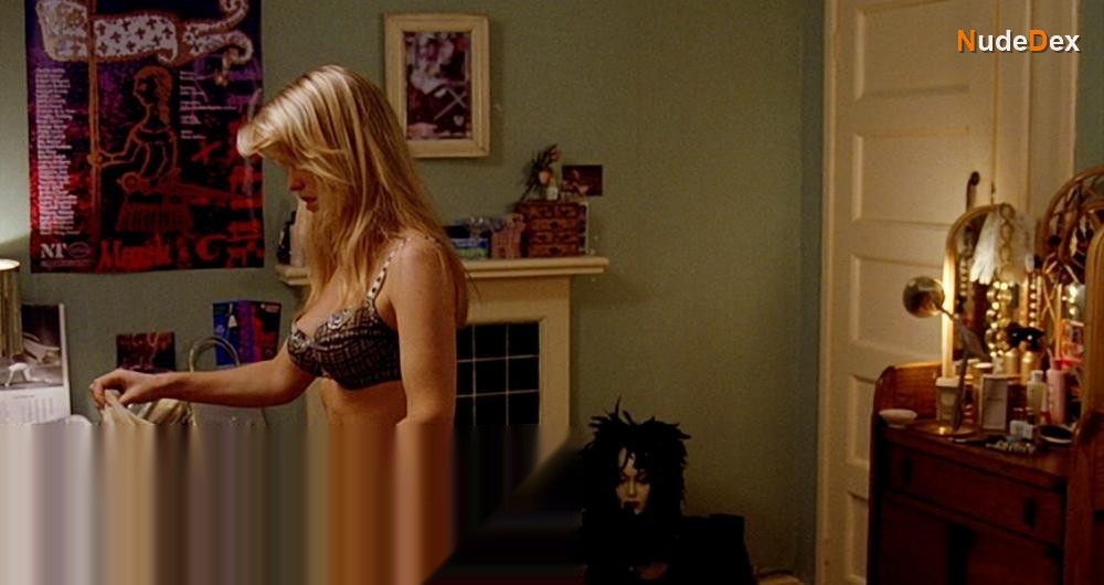 Alice Eve in Starter For 10, photo 2