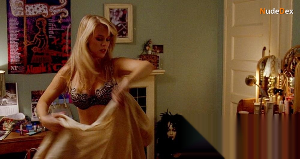 Alice Eve in Starter For 10, photo 3
