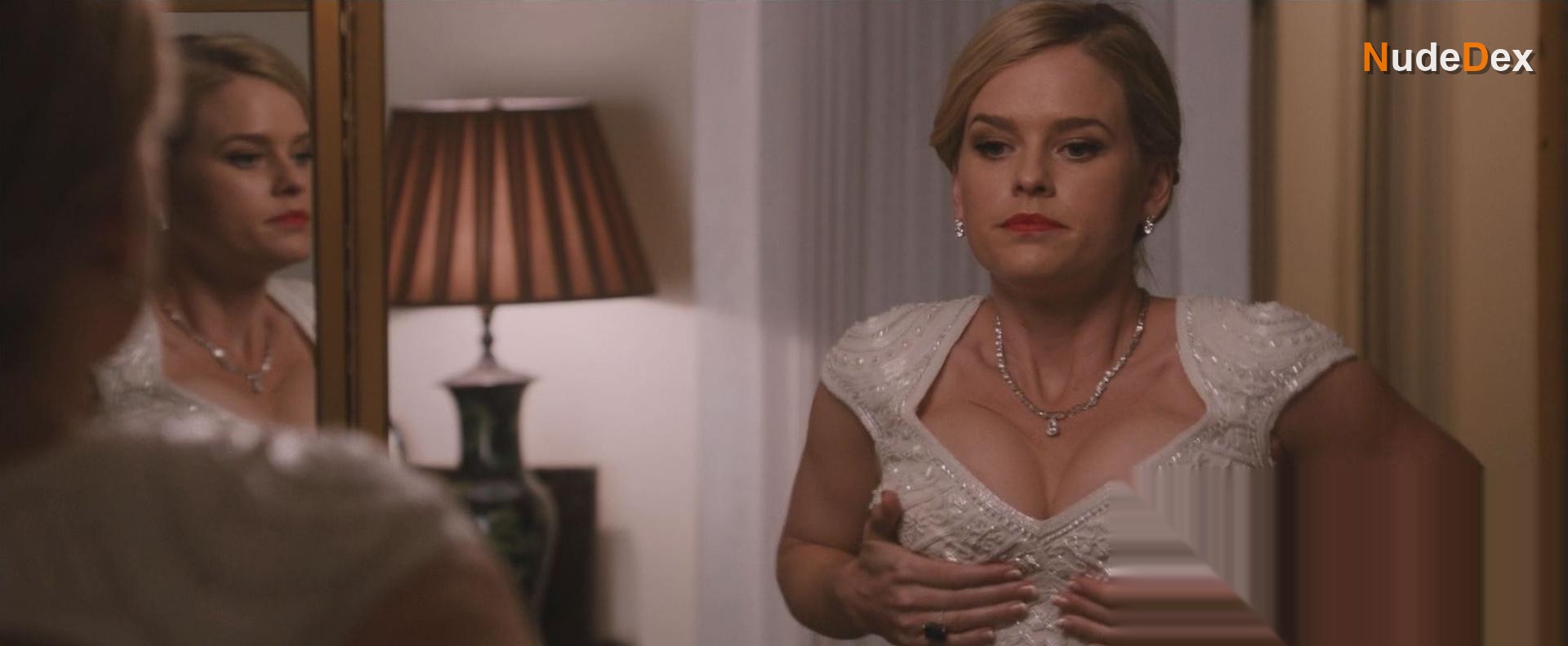 Alice Eve in The Con Is On, photo 3