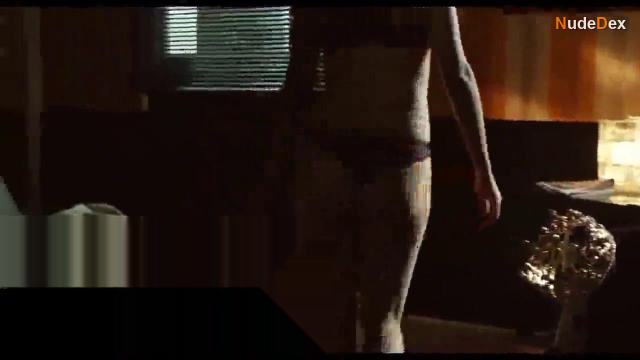 Alice Isaaz in La Creme De La Creme, photo 1