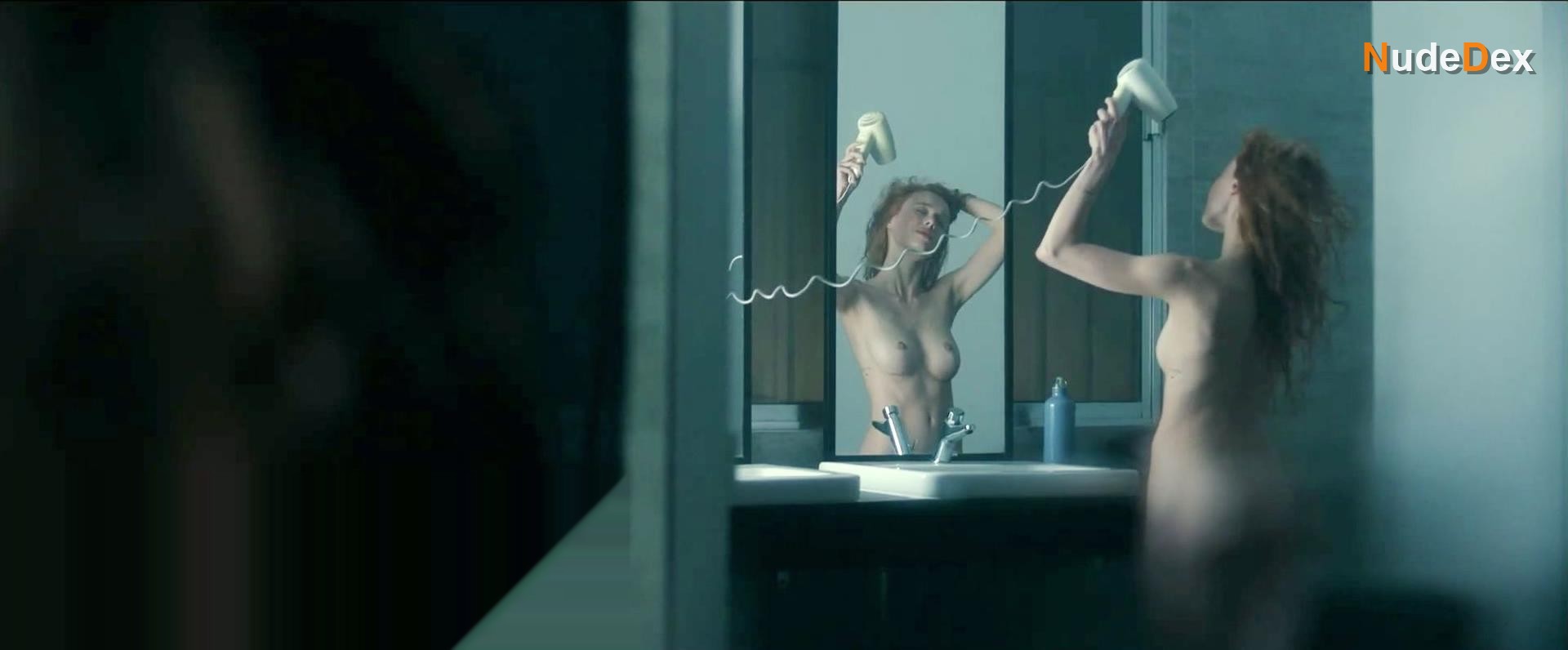 Alicia Bercan in Pideme Lo Que Quieras