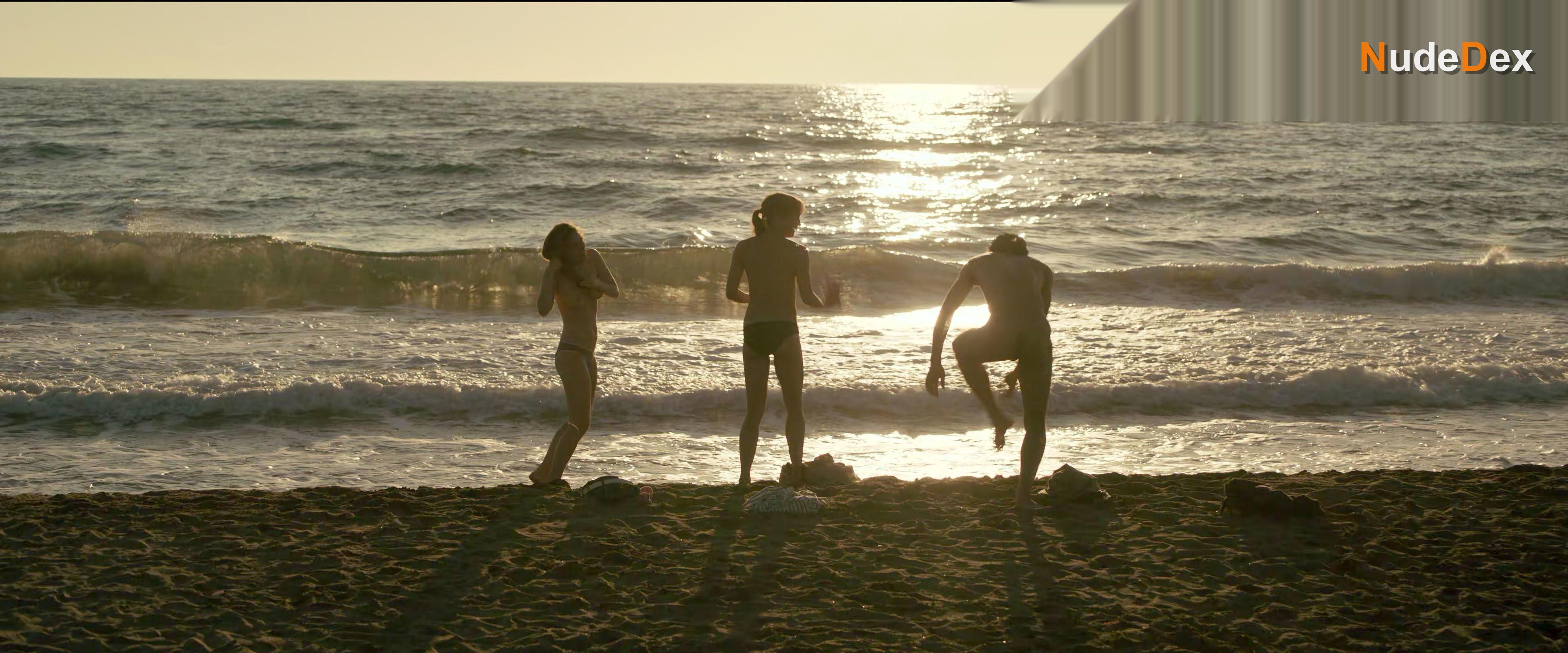 Alicia Vikander in Earthquake Bird, photo 1
