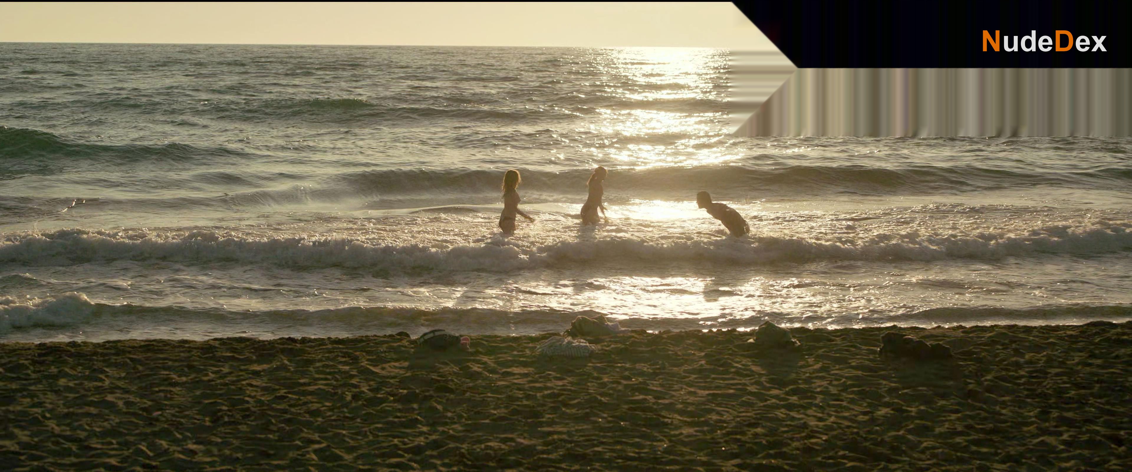 Alicia Vikander in Earthquake Bird, photo 3
