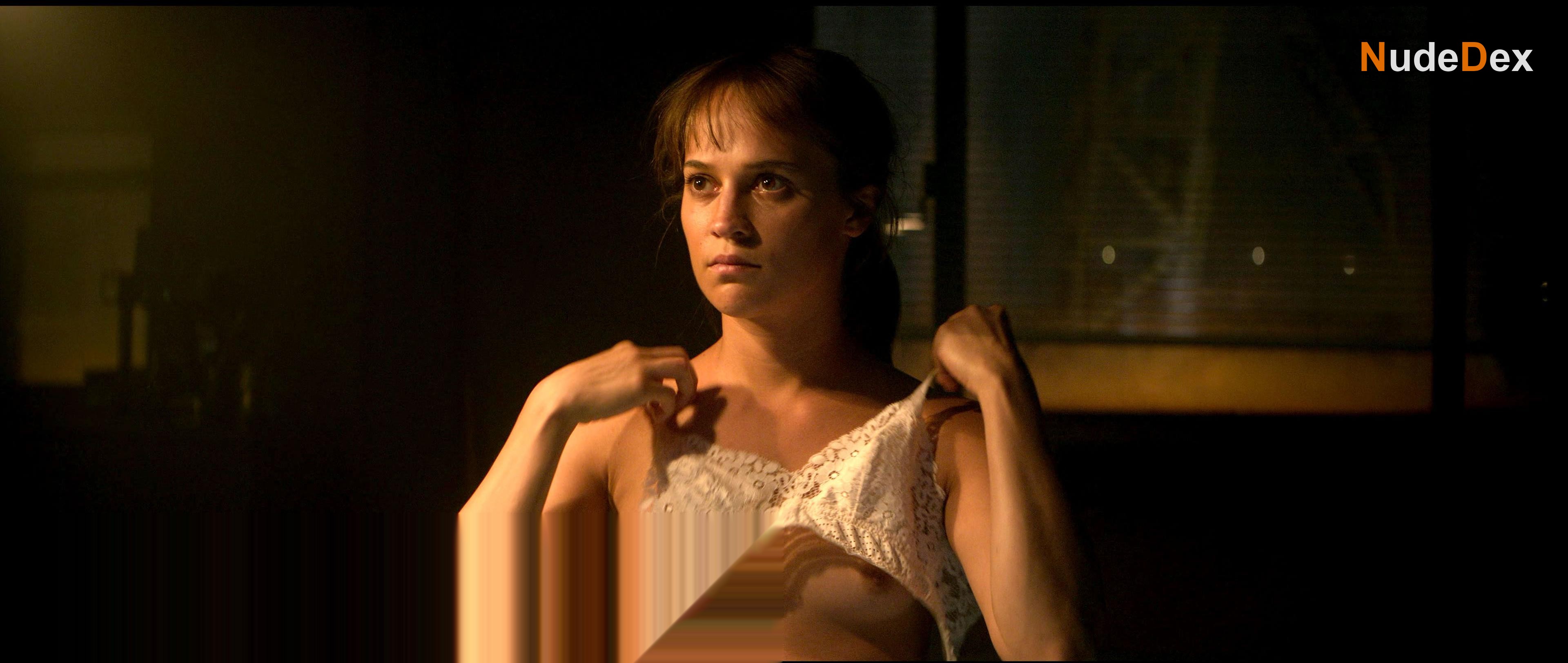 Alicia Vikander in Earthquake Bird, photo 5