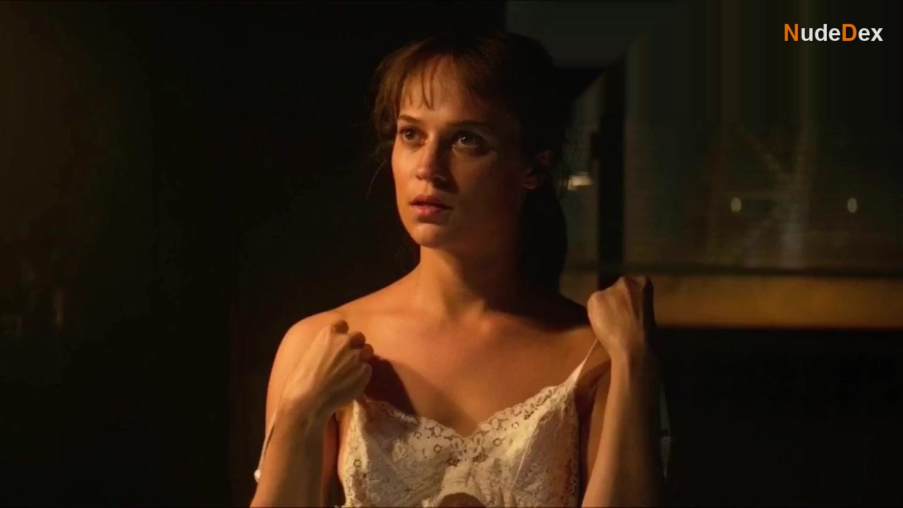 Alicia Vikander in Earthquake Bird, photo 11