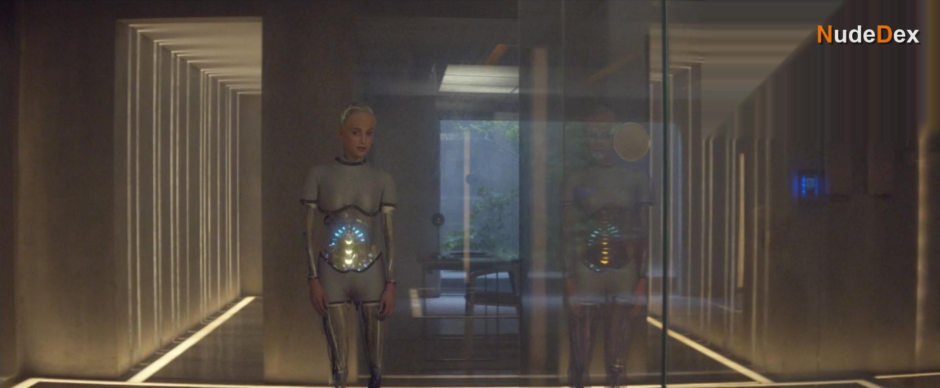 Alicia Vikander in Ex Machina, photo 1