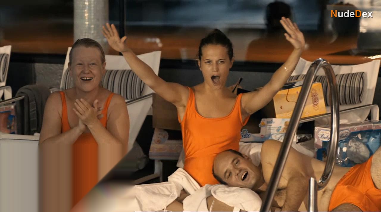 Alicia Vikander in Hotel, photo 2