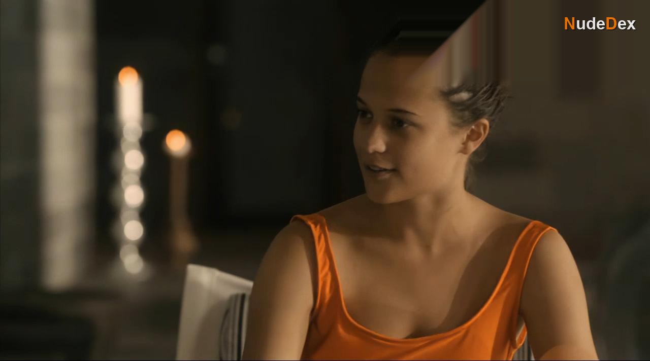 Alicia Vikander in Hotel, photo 4