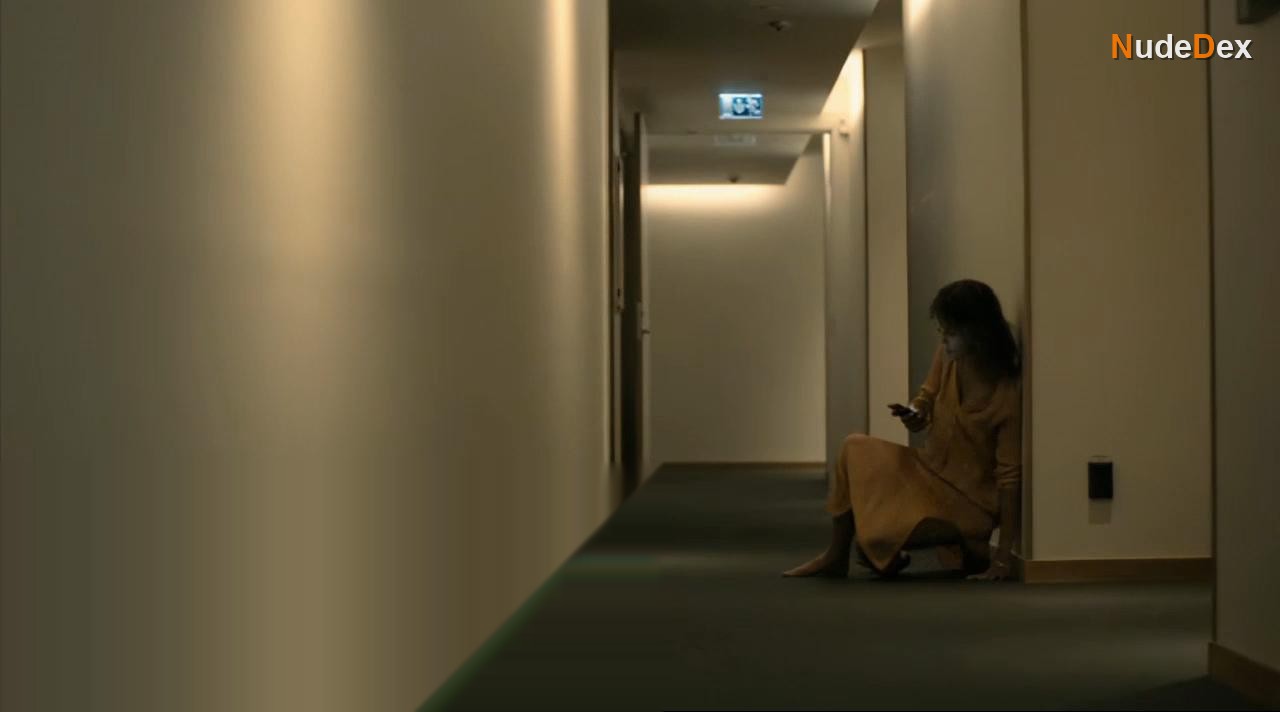 Alicia Vikander in Hotel, photo 5