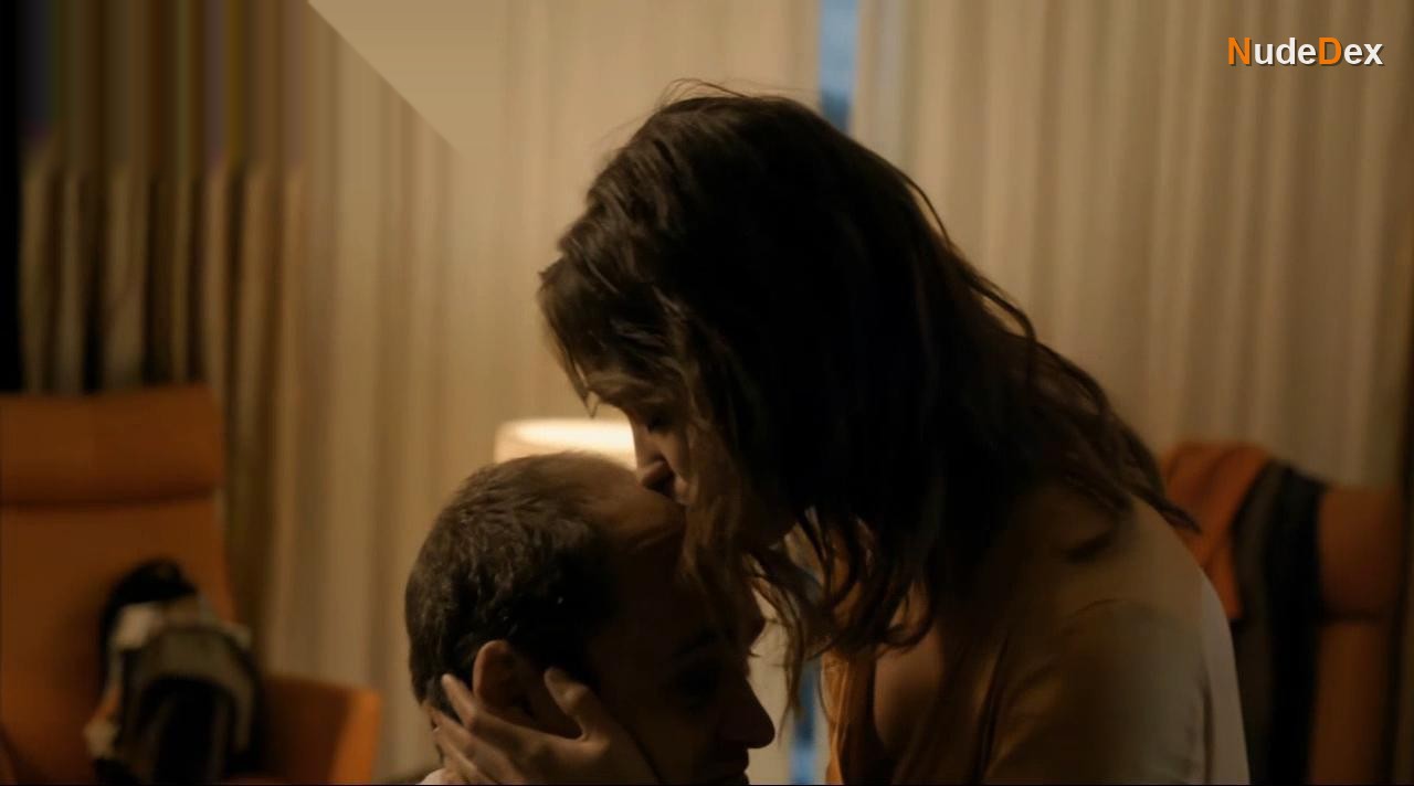 Alicia Vikander in Hotel, photo 6