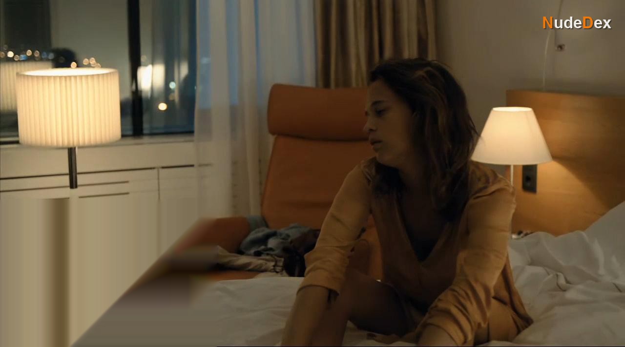 Alicia Vikander in Hotel, photo 7