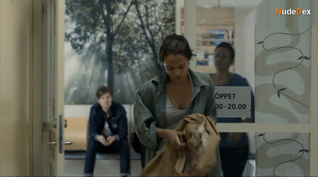 Alicia Vikander in Hotel, photo 9