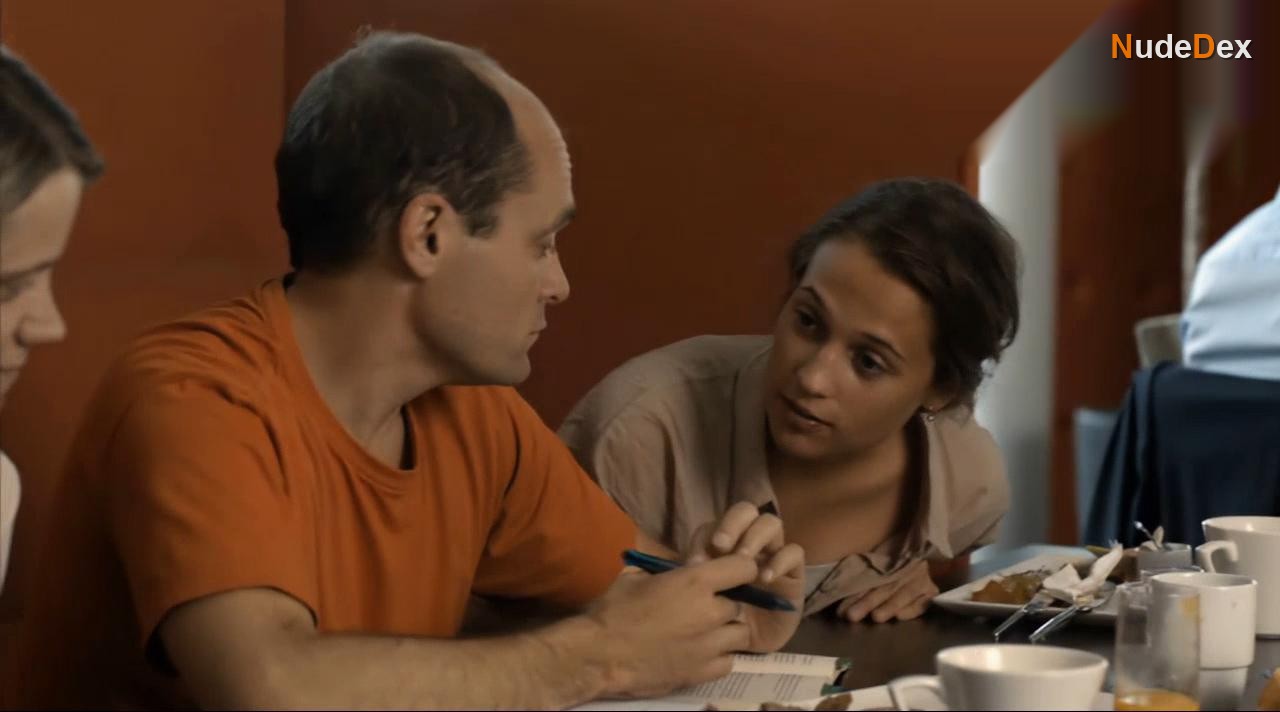 Alicia Vikander in Hotel, photo 12
