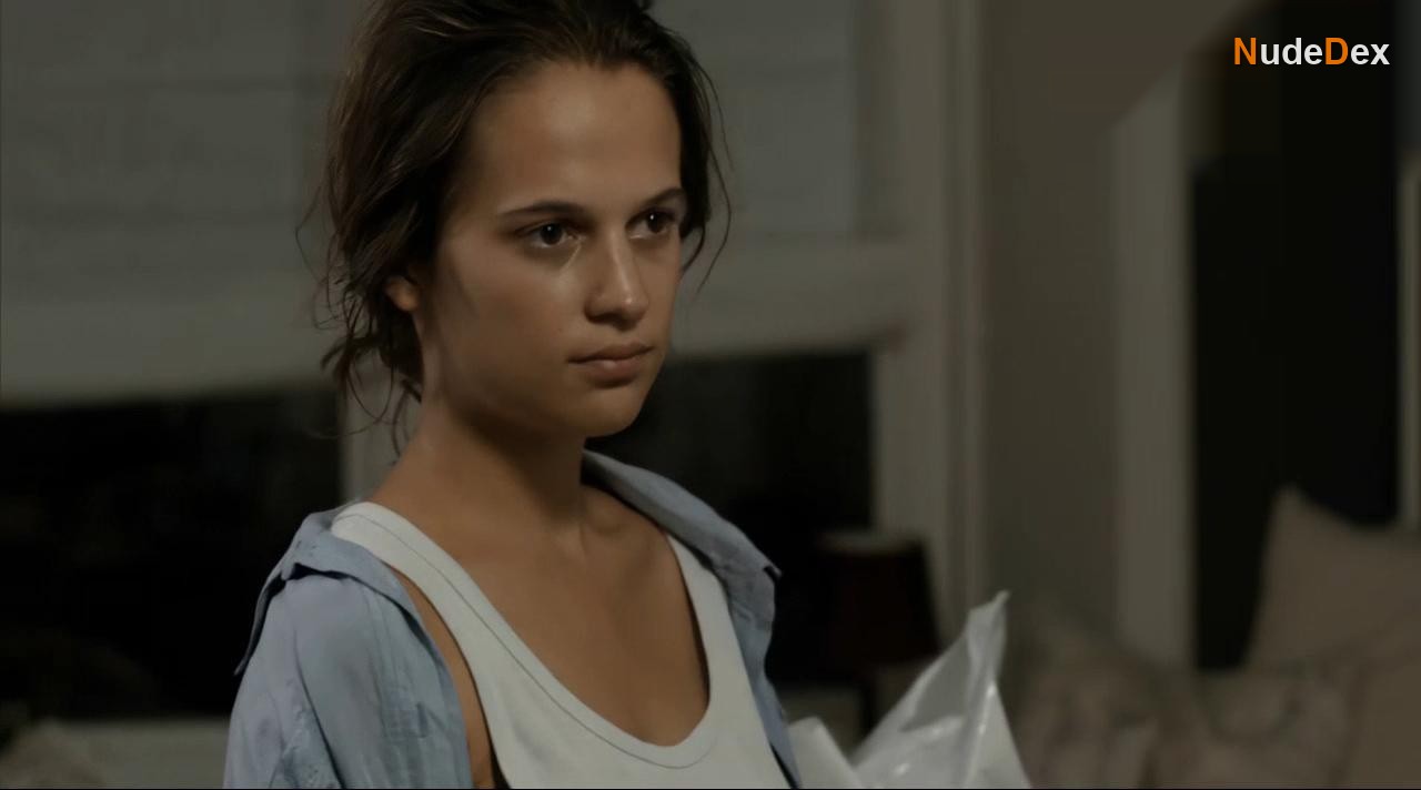 Alicia Vikander in Hotel, photo 15