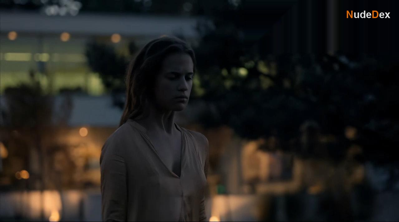 Alicia Vikander in Hotel, photo 16