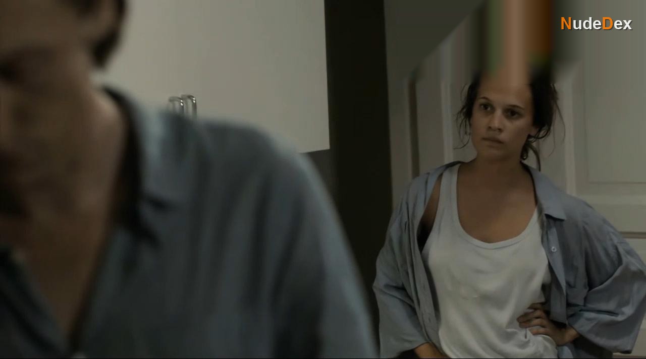 Alicia Vikander in Hotel, photo 18