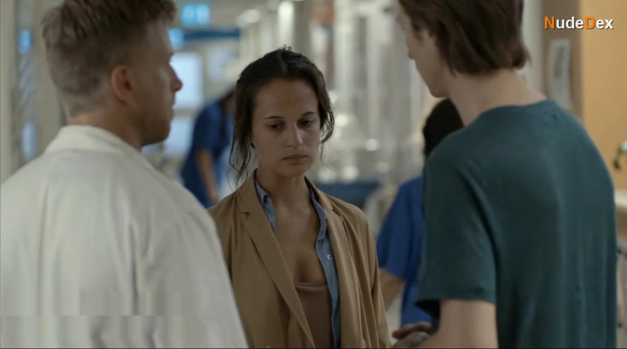 Alicia Vikander in Hotel, photo 19