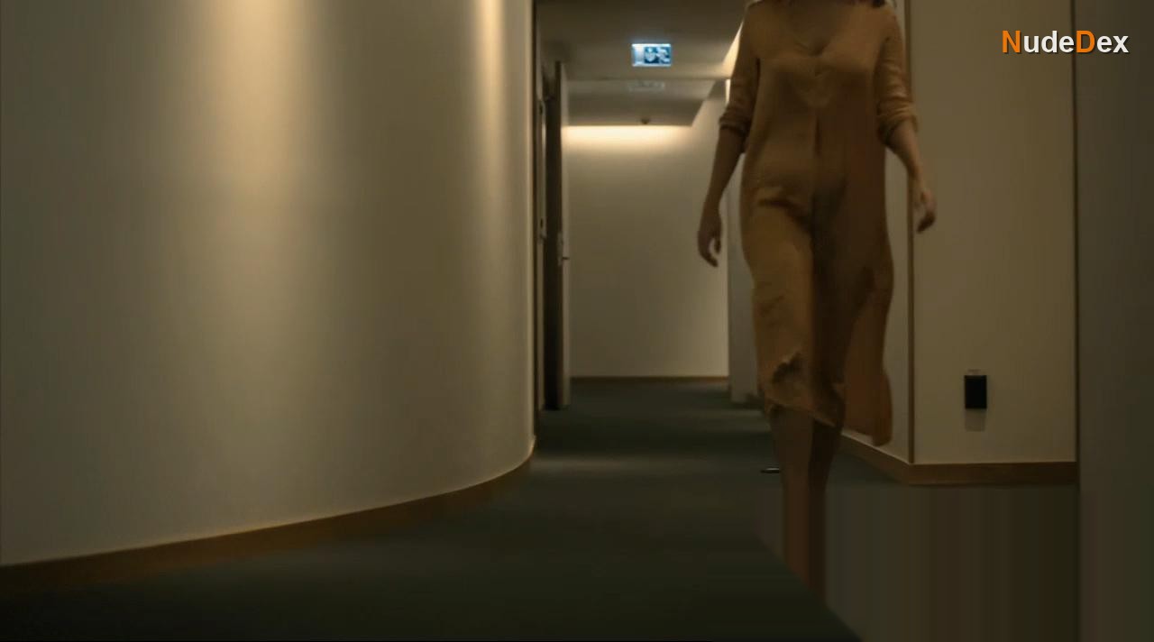 Alicia Vikander in Hotel, photo 21