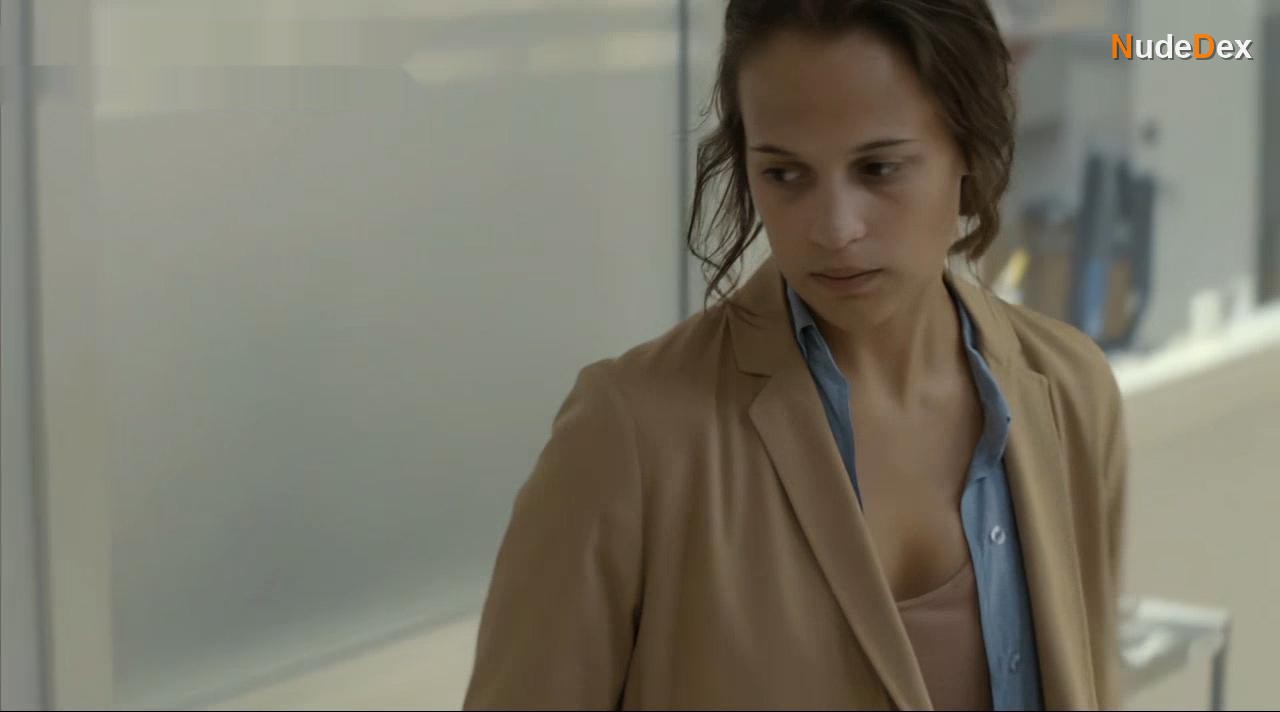 Alicia Vikander in Hotel, photo 22