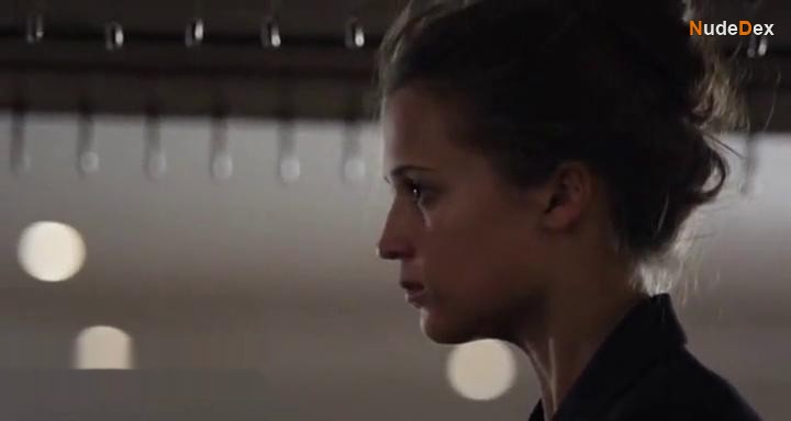 Alicia Vikander in Pure, photo 3