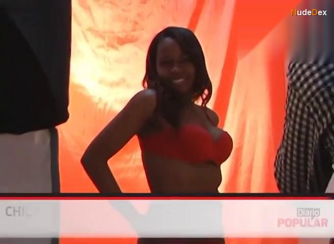 Aline Da Silva in Chica Popular, photo 1