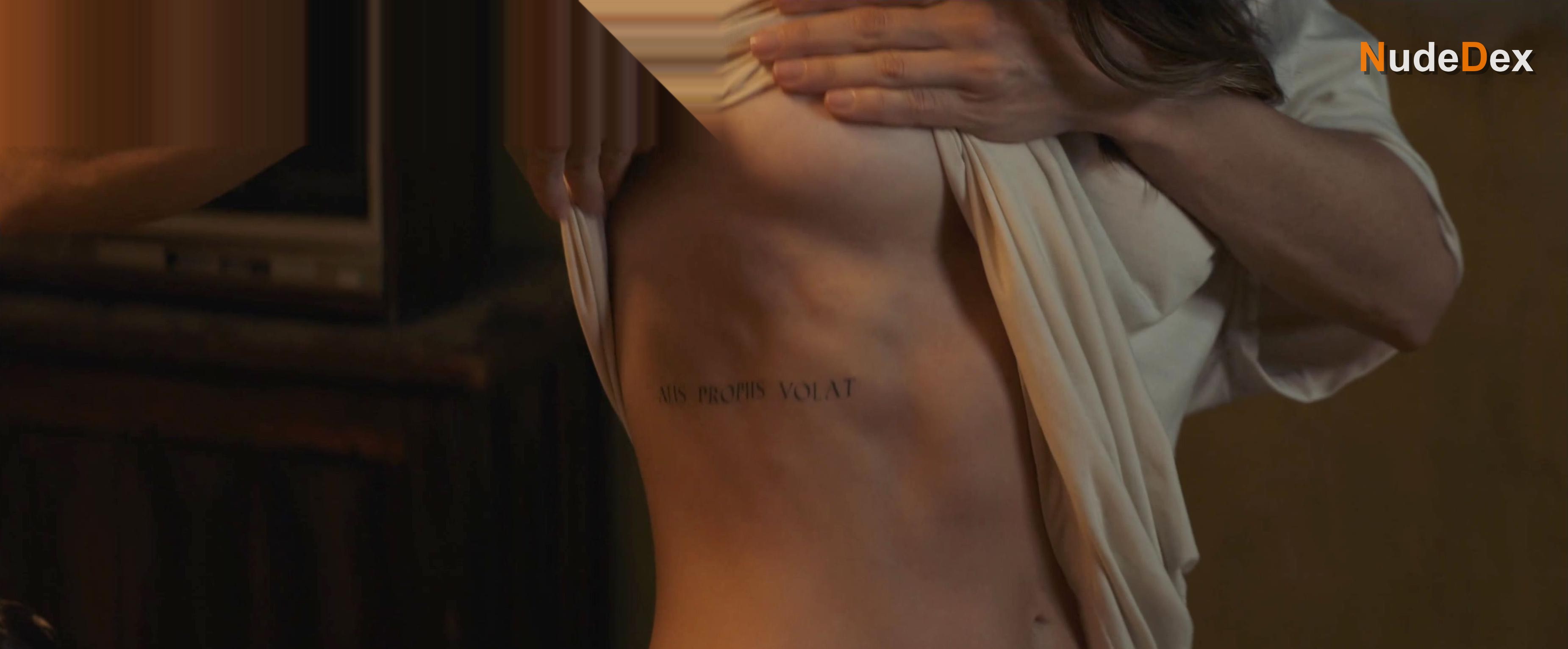 Alison Brie in Freelance, photo 8