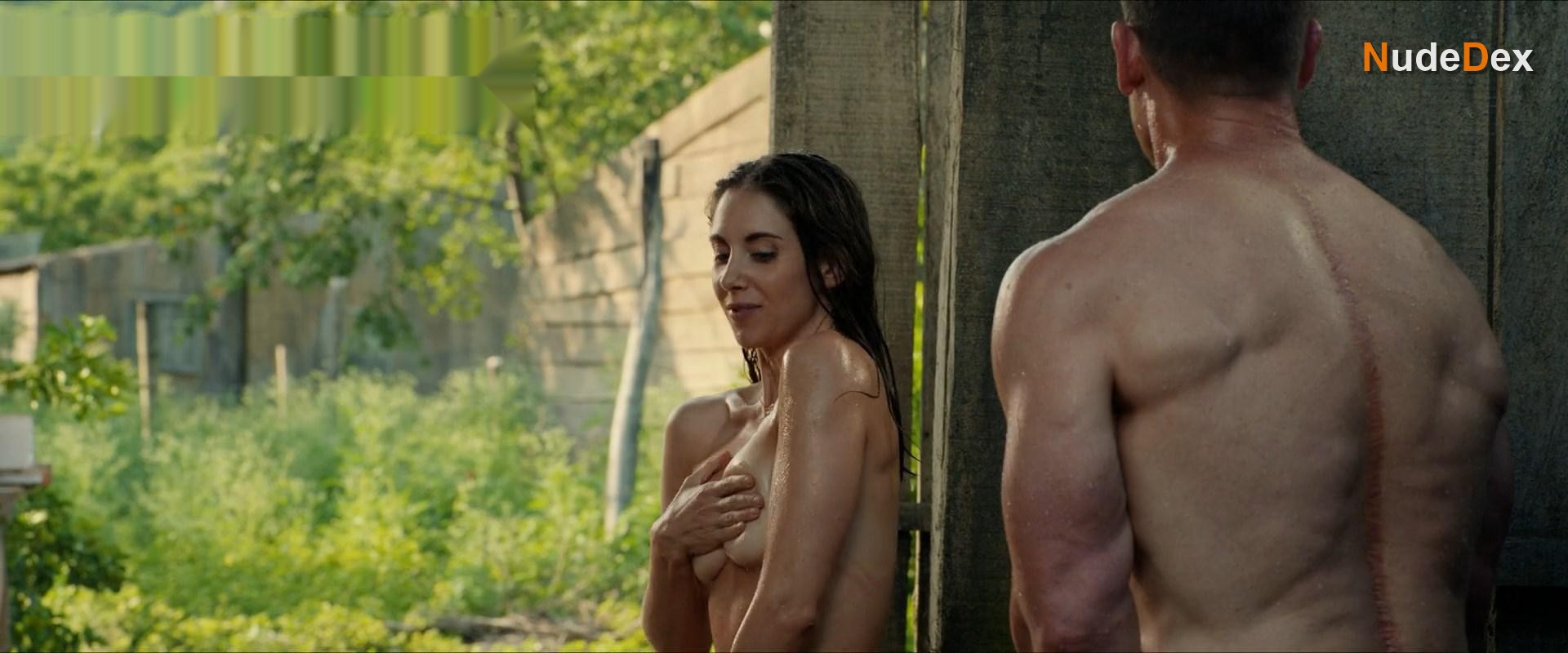 Alison Brie in Freelance, photo 12