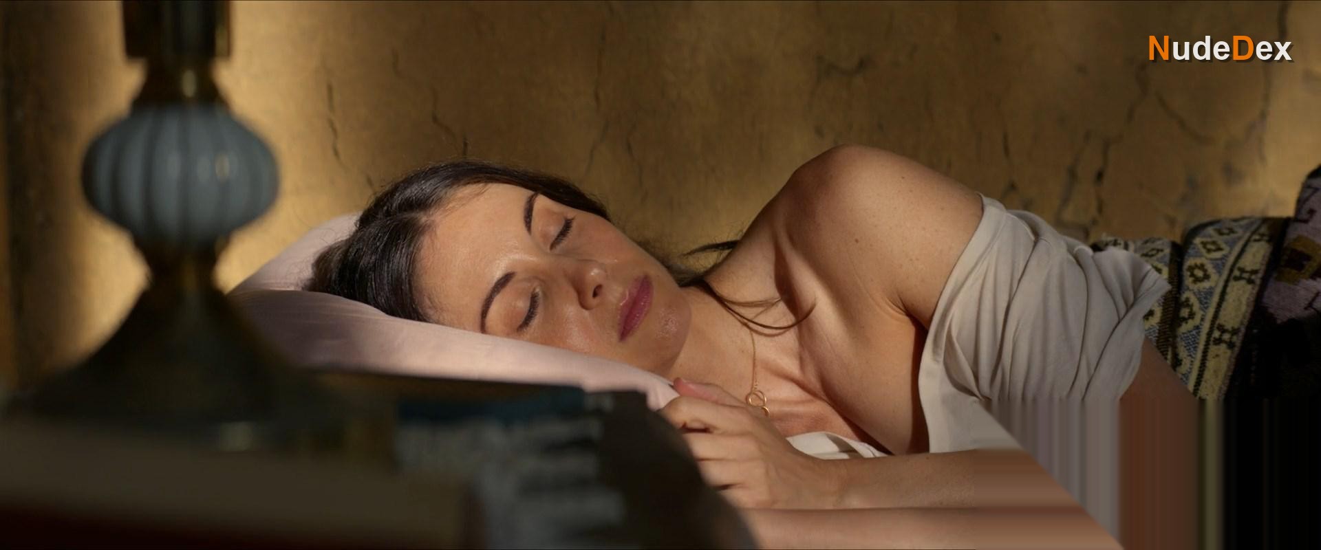 Alison Brie in Freelance, photo 15