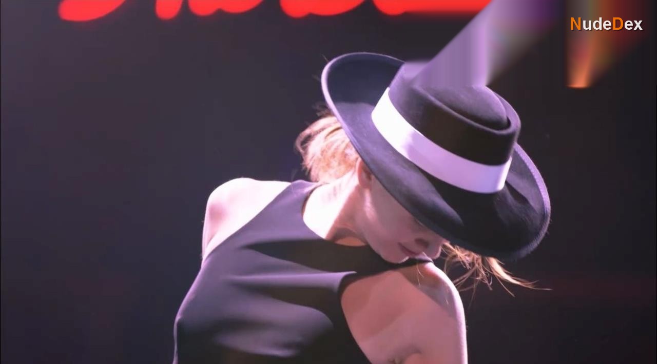 Alison Brie in Lip Sync Battle, photo 1