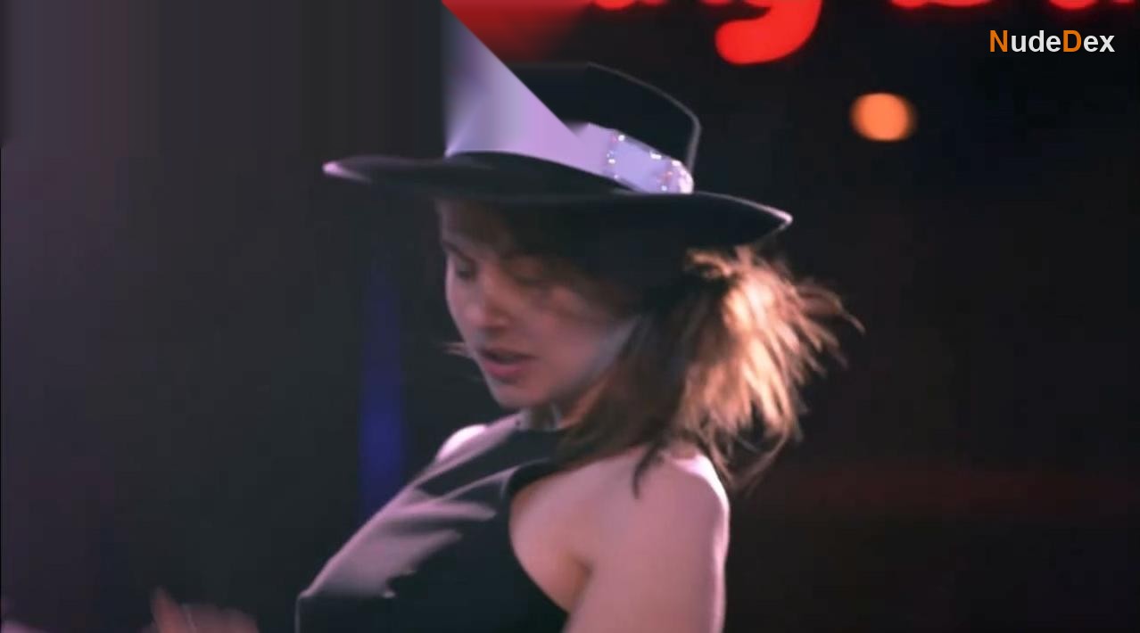 Alison Brie in Lip Sync Battle, photo 2