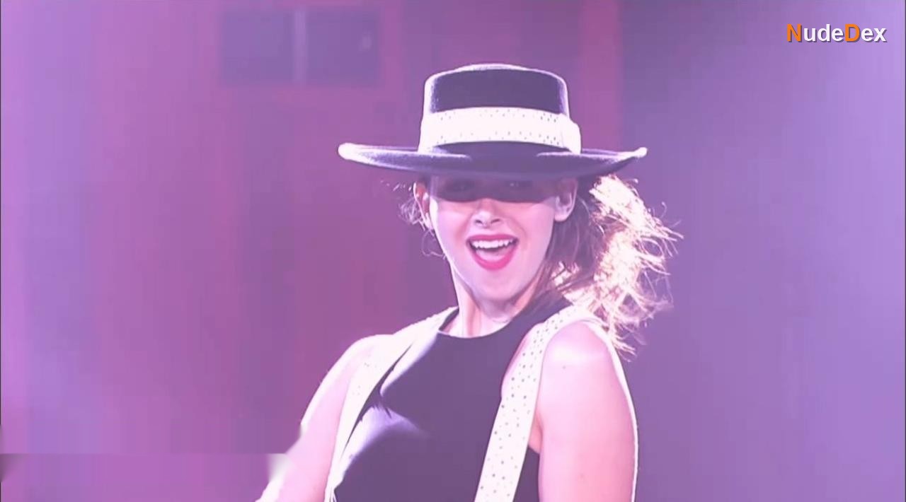 Alison Brie in Lip Sync Battle, photo 3