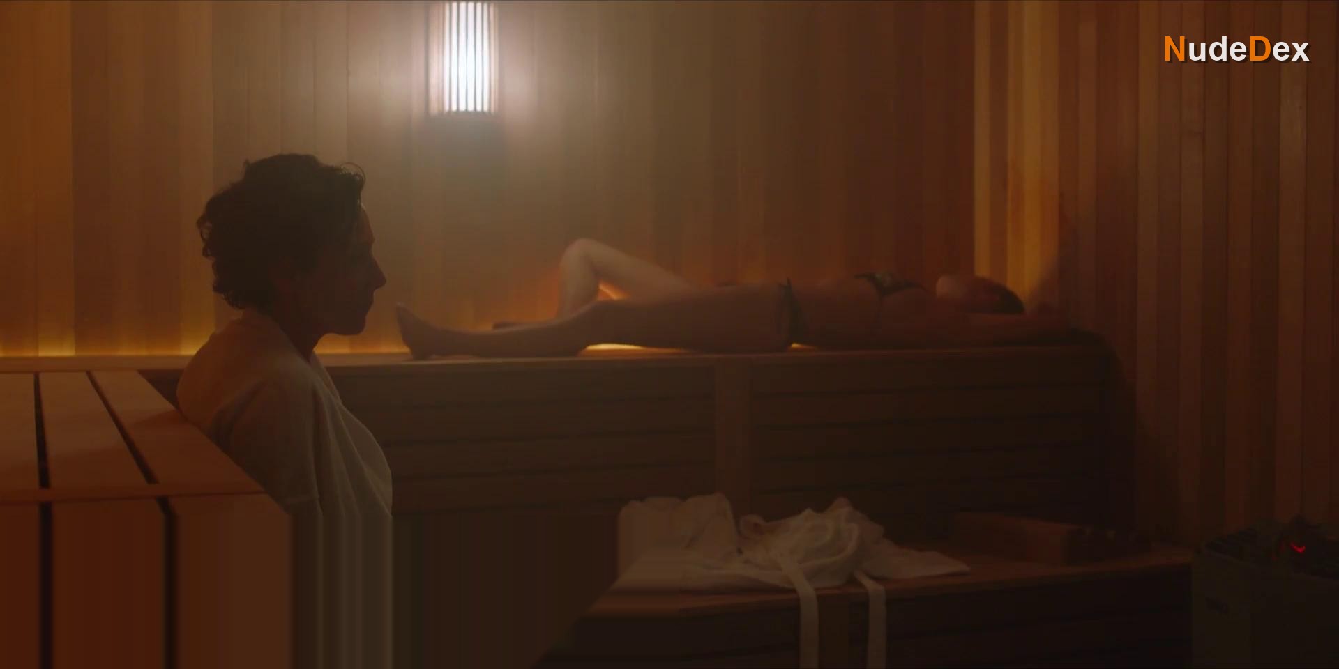 Alison Bruce in Hot Mother, photo 7