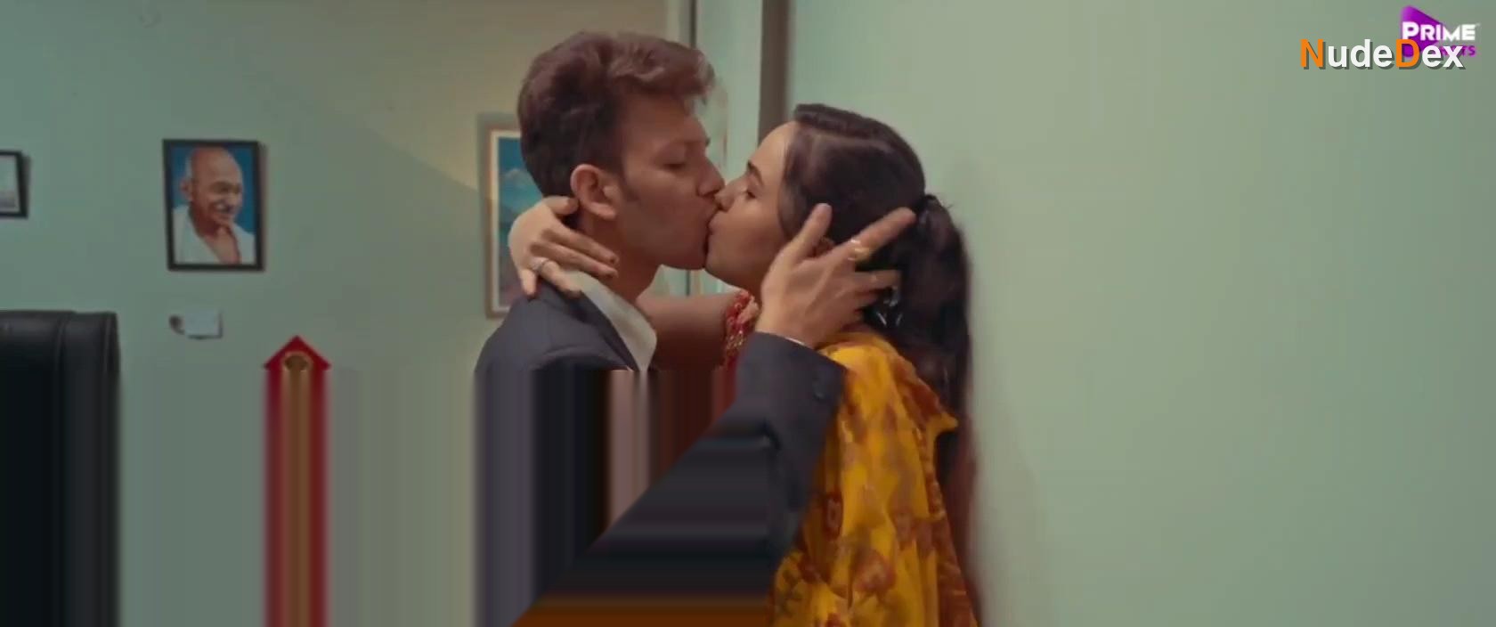 Aliya Naaz in Mrs Teacher, photo 19