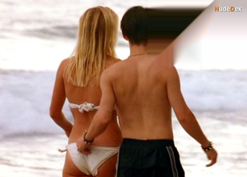 Allison Schulz in Surf School, photo 6