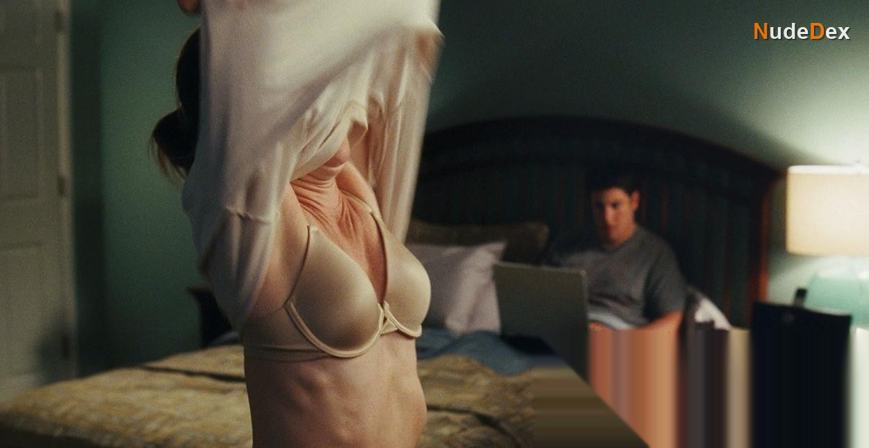 Alyson Hannigan in American Reunion, photo 2