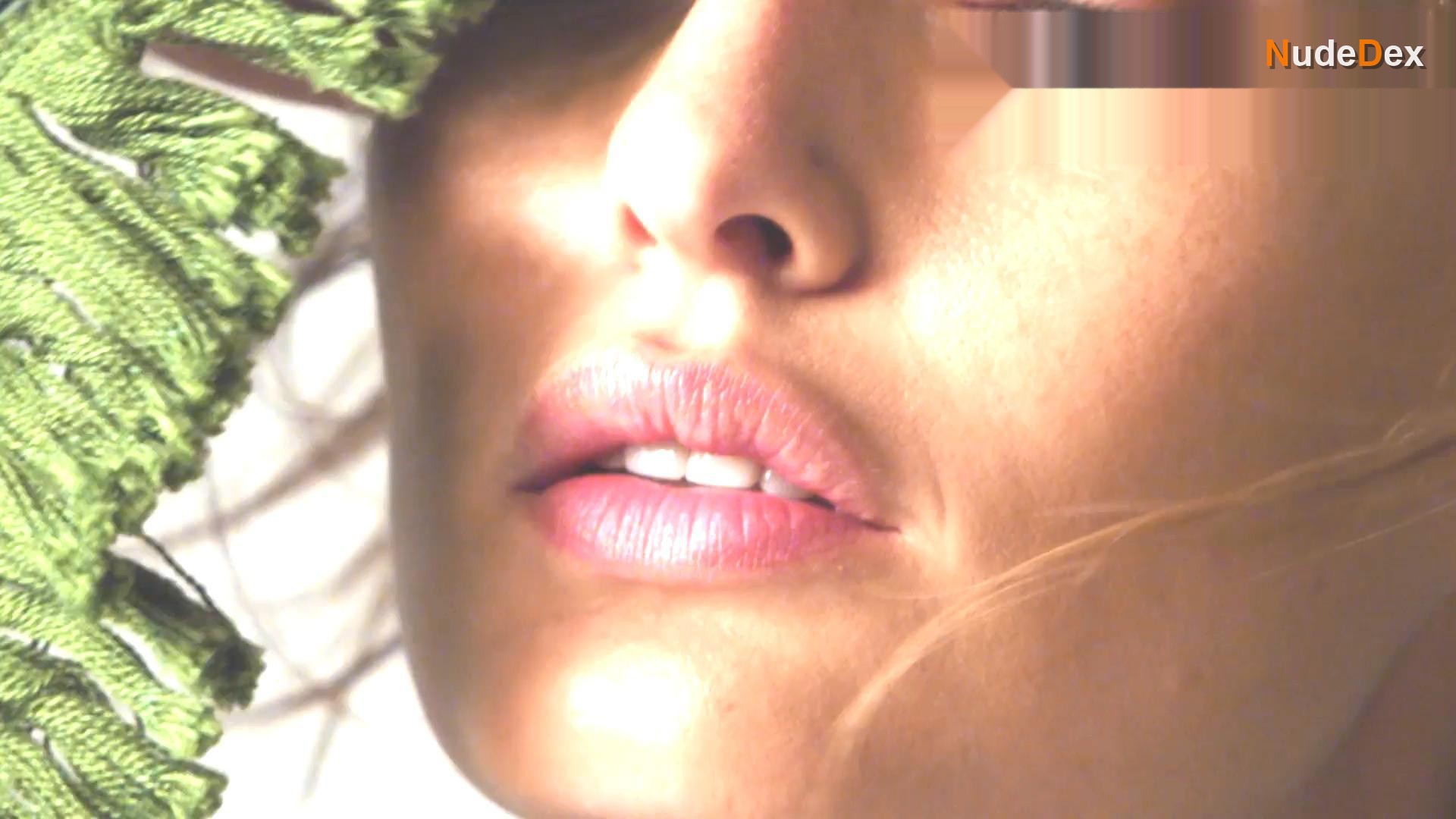 Alyssa Miller in Elle Magazine, photo 8