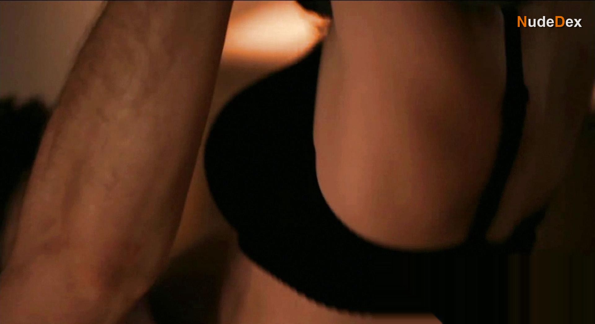 Amanda Brooks in This Thing With Sarah, photo 1