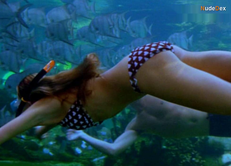 Amanda Bynes in Love Wrecked, photo 2