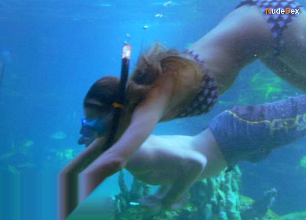 Amanda Bynes in Love Wrecked, photo 7