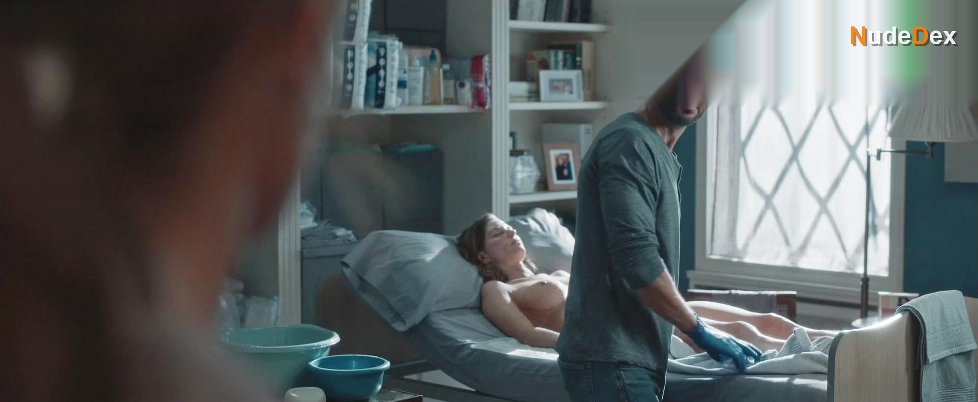 Amanda Goldsmith in The Sleeping Woman, photo 4