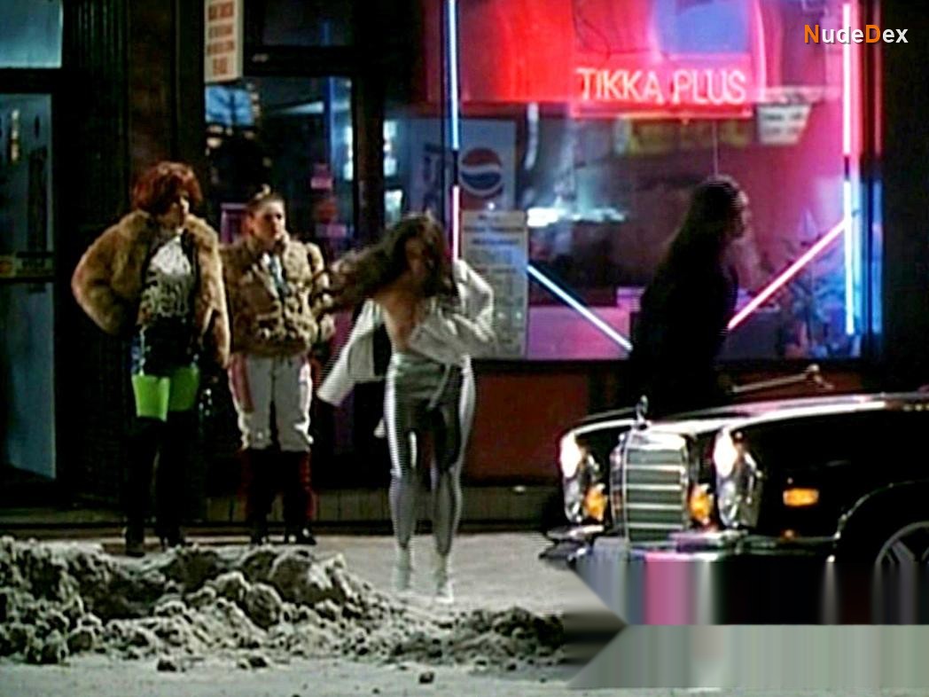 Amber Lea Weston in Boulevard, photo 1
