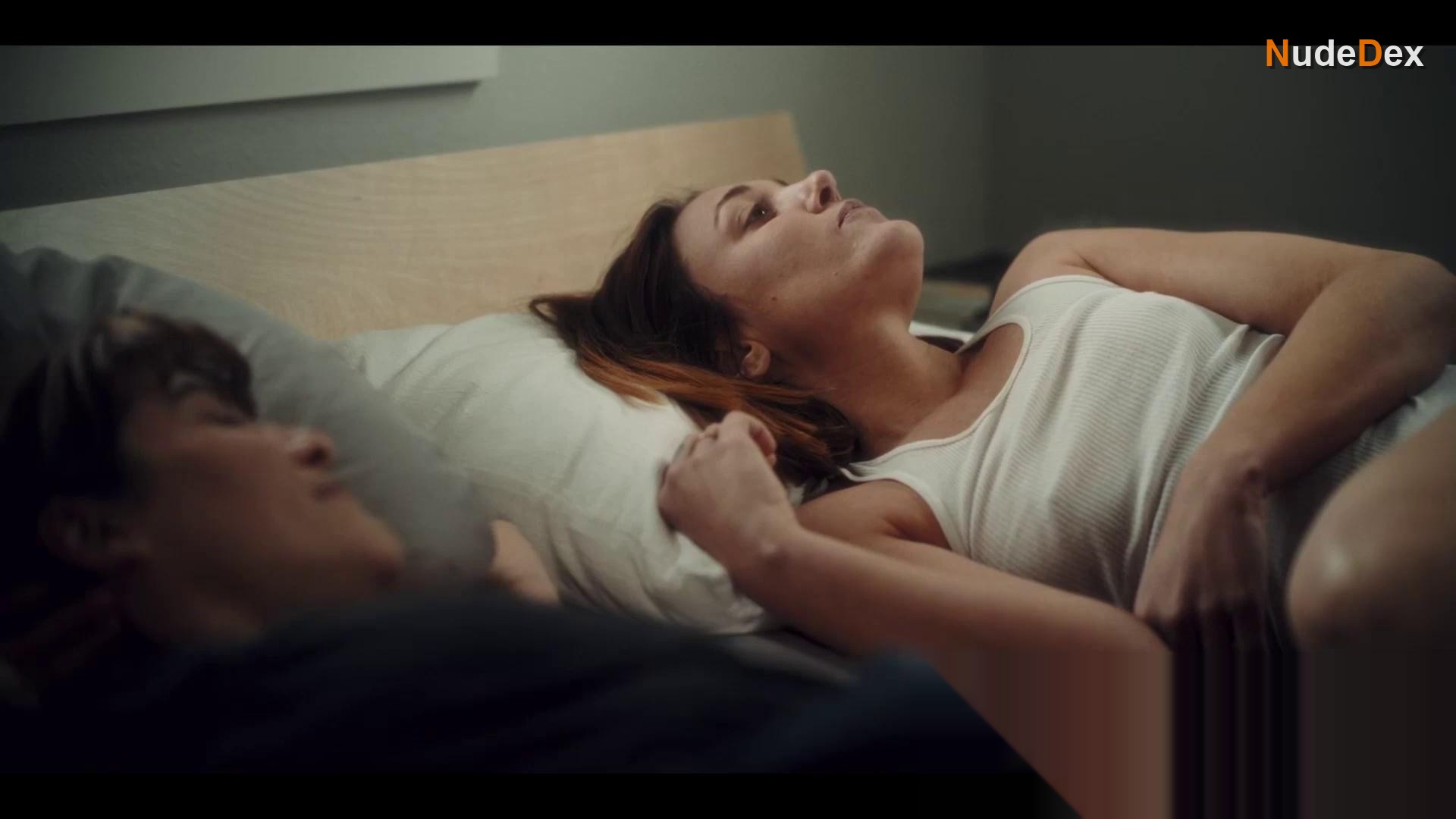 Amelia Glazner in Thirst, photo 2