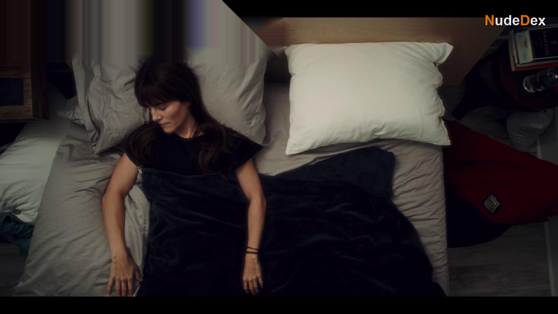 Amelia Glazner in Thirst, photo 4
