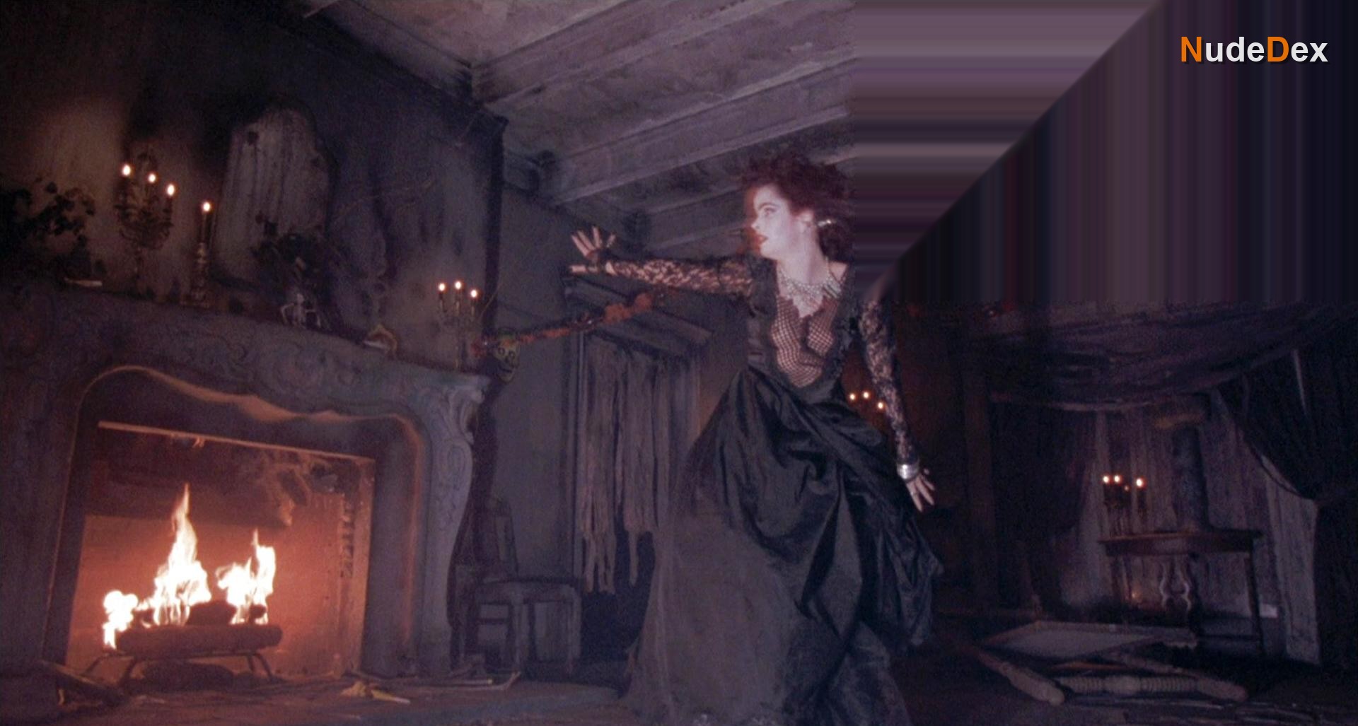 Amelia Kinkade in Night Of The Demons, photo 6
