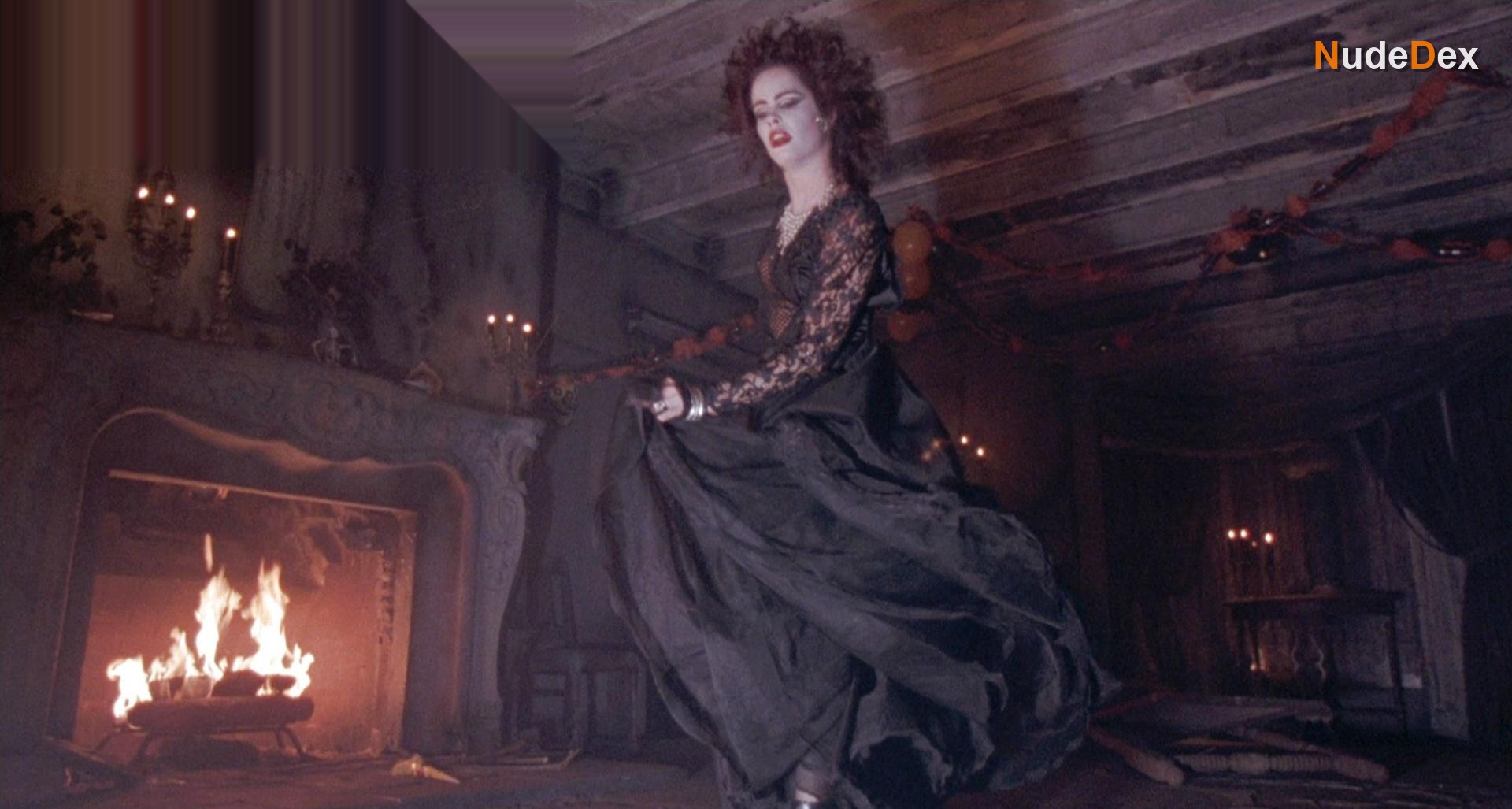 Amelia Kinkade in Night Of The Demons, photo 7