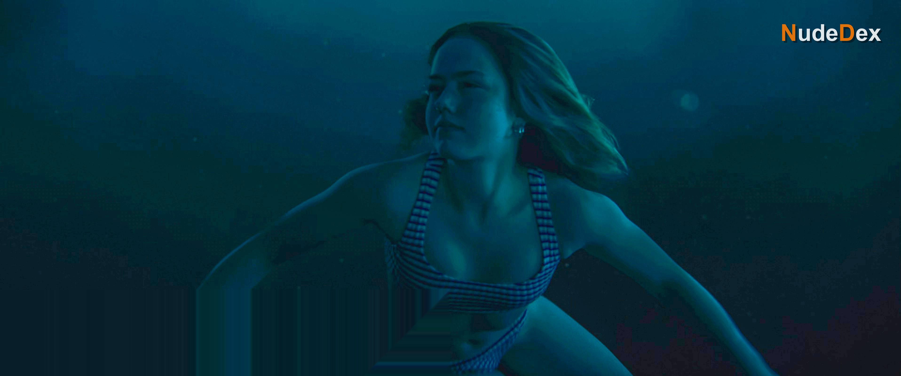 Amelie Hoeferle in Night Swim, photo 5