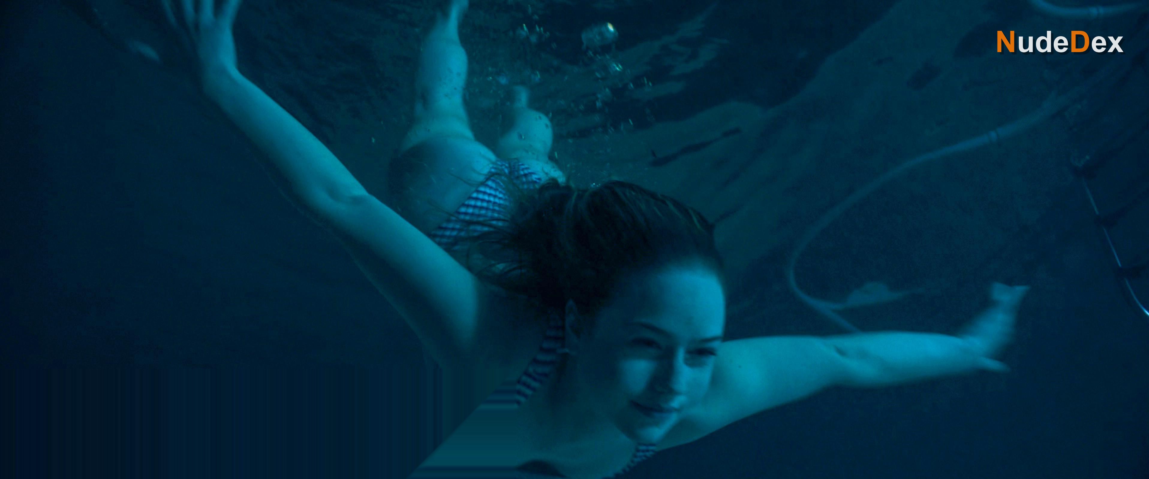 Amelie Hoeferle in Night Swim, photo 6